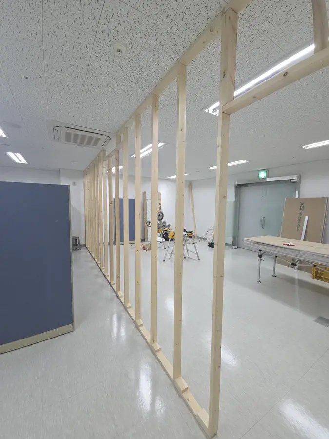 가양동 사무실 공간 분리 가벽 설치 가벽 공사 현장 3/6번째 공정 사진