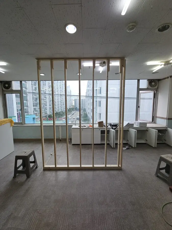 군포 상가 교회 소형 가벽 설치 가벽 공사 현장 3/6번째 공정 사진